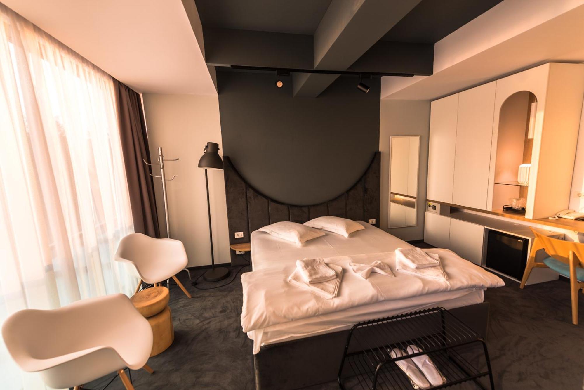 Hotel Arka Orşova エクステリア 写真