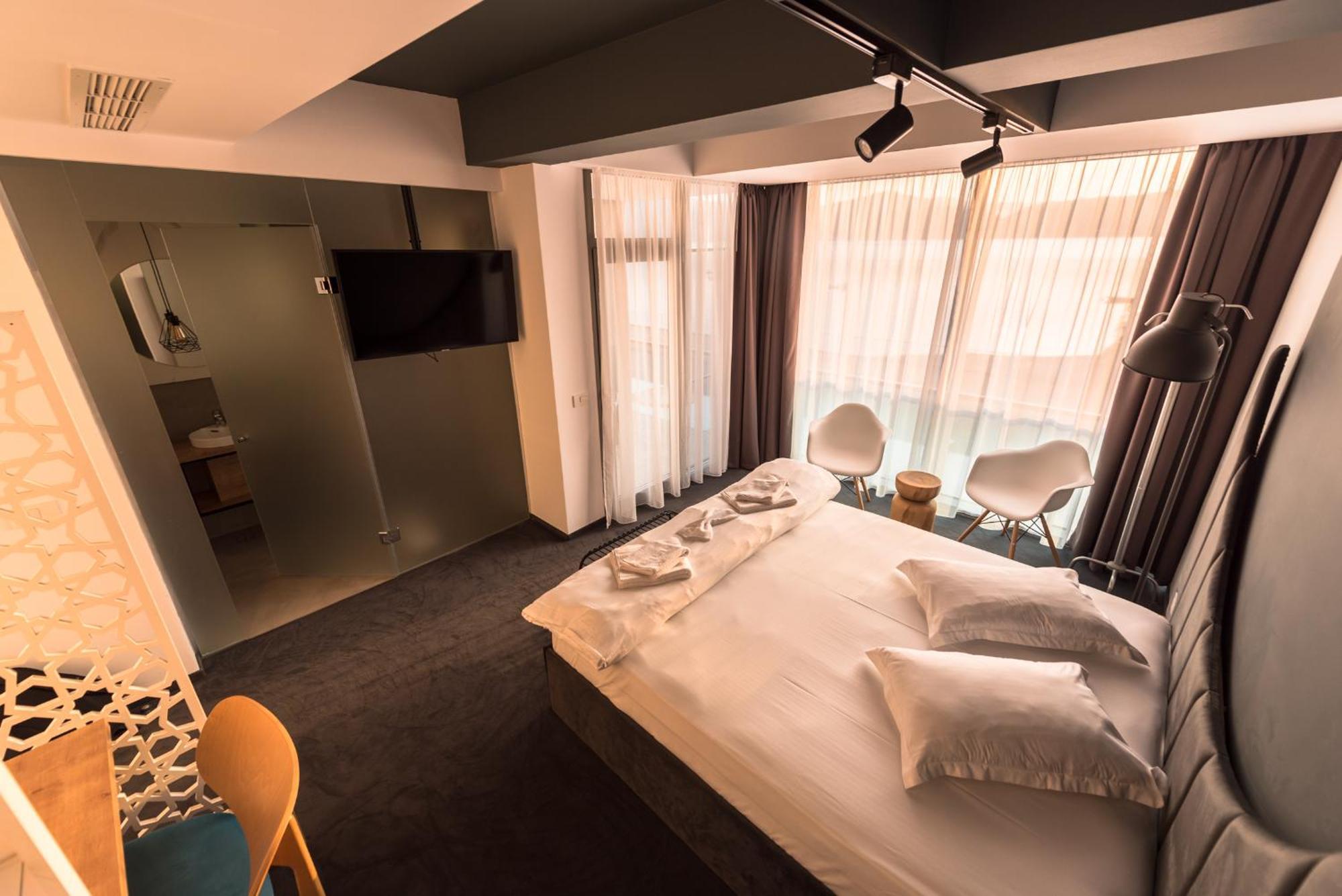 Hotel Arka Orşova エクステリア 写真